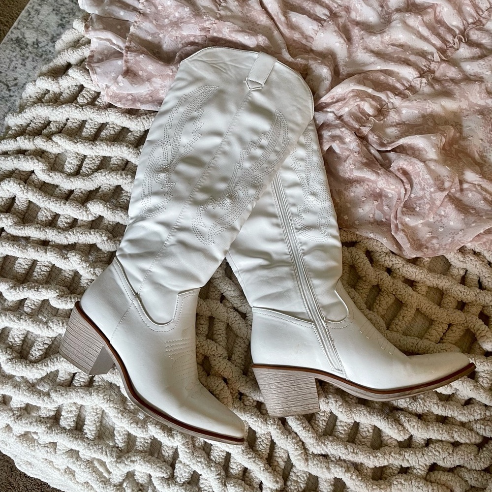 White heeled cowgirl boots